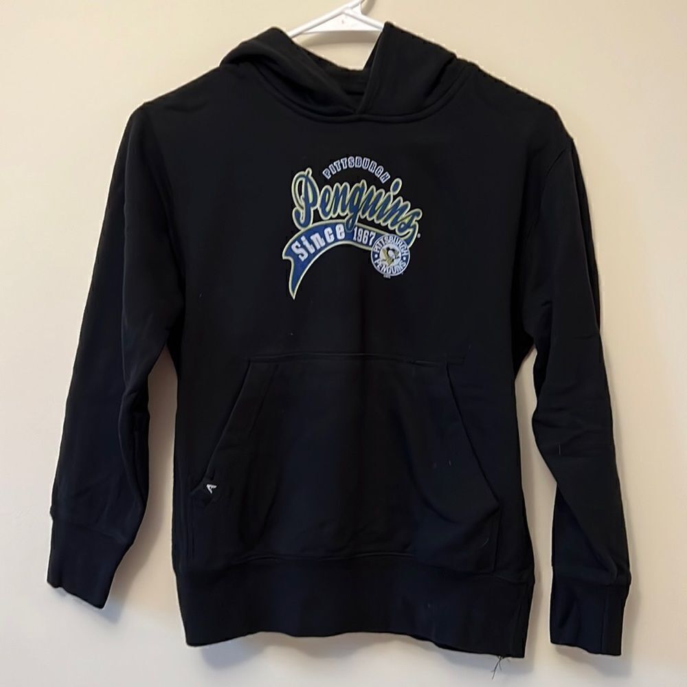 Youth boys size medium Pittsburgh Penquins hooded sweatshirt.